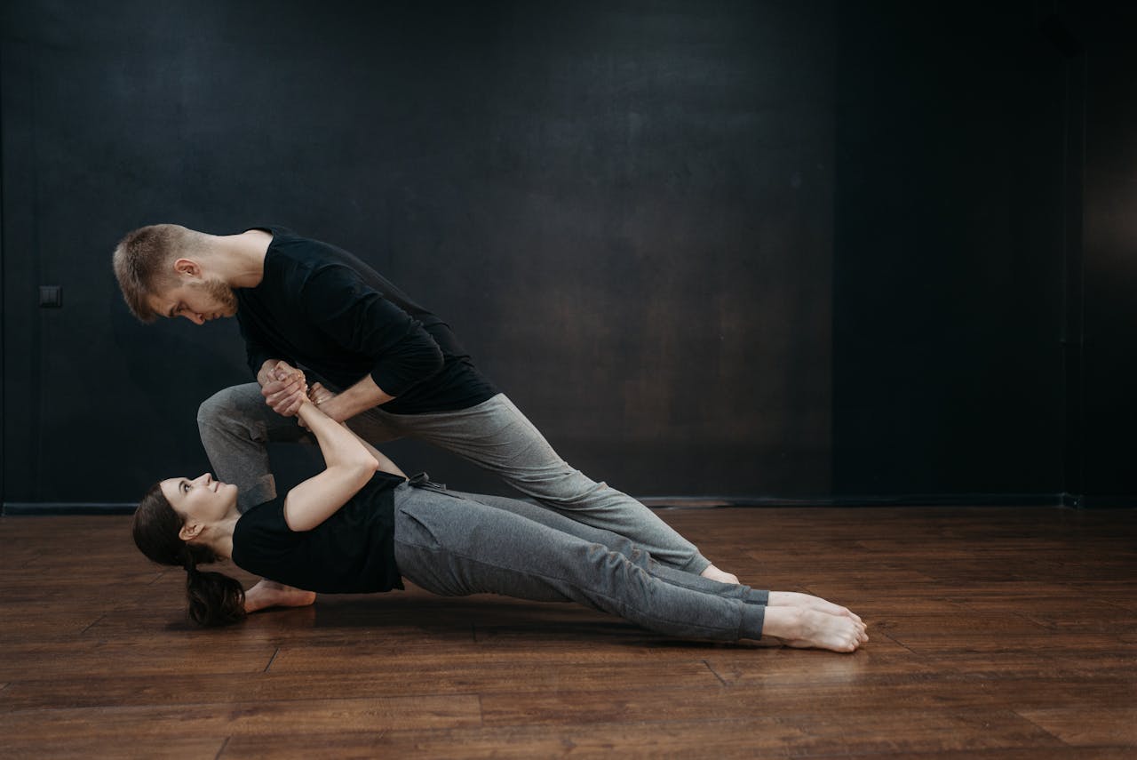 Couple practicing contemporary dance with strength and elegance in a dance studio.