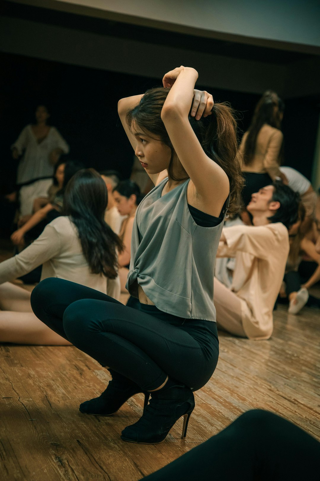 woman-in-white-t-shirt-and-blue-denim-jeans-sitting-on-floor-u-onkfohxai